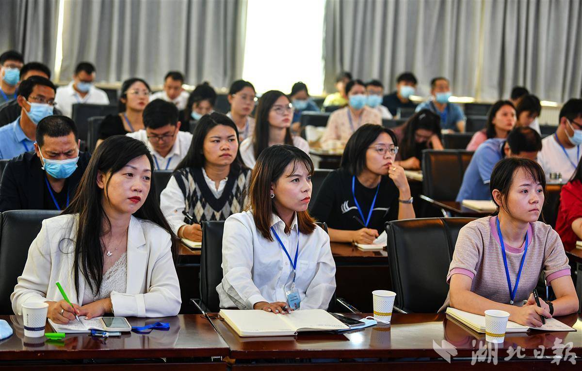 湖北日報(bào)傳媒集團(tuán)要聞中心主任_湖北日報(bào)傳媒集團(tuán)領(lǐng)導(dǎo)班子成員_湖北日報(bào)傳媒集團(tuán)領(lǐng)導(dǎo)